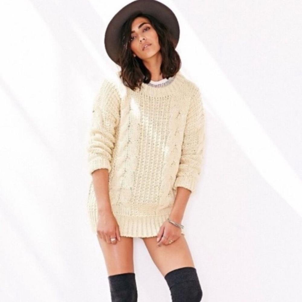 UNIF Chunky Oversize Cable Knit Sweater — XS - Picture 4 of 11